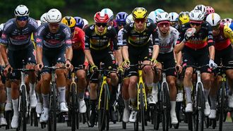 Alpecin - Deceuninck team's Dutch rider Mathieu van der Poel (L), Team Visma - Lease a bike team's Danish rider Jonas Vingegaard (3rd L), Team Visma - Lease a bike team's US rider Matteo Jorgenson (C), UAE Team Emirate - XRG team's Belgian rider Tim Wellens (R) cycle during the 2nd stage of the 112th edition of the Tour de France cycling race, 209.1 km between Lauwin-Planque and Boulogne-sur-Mer, Northern France, on July 6, 2025. 
Loic VENANCE / AFP