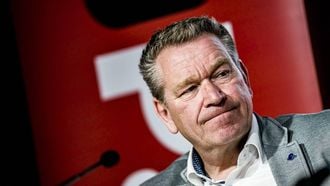 GRONINGEN - Hans Nijland, algemeen directeur van FC Groningen tijdens een persconferentie rond de transfer van Ludovit Reis naar FC Barcelona. ANP SIESE VEENSTRA