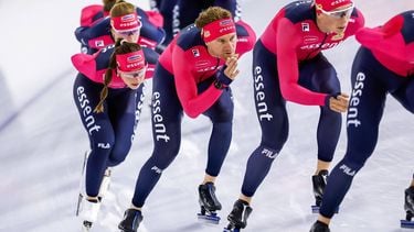 HEERENVEEN - Ondermeer Suzanne Schulting en Merijn Scheperkamp van Team Essent tijdens een training in Thialf in aanloop naar de Daikin NK Afstanden. ANP VINCENT JANNINK