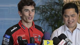 Indonesia's Youth and Sports Minister Erick Thohir (R) and MotoGP world title contender Marc Marquez (L) speak to journalists after meeting with President Prabowo Subianto at the presidential palace in Jakarta on September 30, 2025, before competing at the Mandalika circuit on the island of Lombok from October 2-5, 2025. 
BAY ISMOYO / AFP