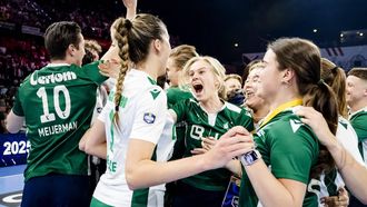 ROTTERDAM - Spelers van PKC/Vertom vieren feest na het winnen van de finale van de Kenonz Korfbal League in Rotterdam Ahoy. ANP SEM VAN DER WAL