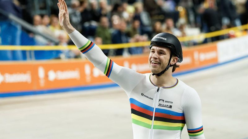 APELDOORN - Harrie Lavreysen juicht na het winnen van  het onderdeel finale sprint tijdens de tweede dag van de Nederlandse Kampioenschappen baanwielrennen in Omnisport Apeldoorn. ANP VINCENT JANNINK