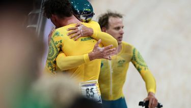 epa11534077 Team Australia celebrate winning the Men's Team Pursuit finals for the Gold medal of the Track Cycling competitions in the Paris 2024 Olympic Games, at Saint-Quentin-en-Yvelines Velodrome in Saint-Quentin-en-Yvelines, France, 07 August 2024.  EPA/MARTIN DIVISEK