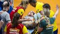 APELDOORN - Maureen Koster wordt behandeld tijdens de 3000 meter finale voor vrouwen op de vierde dag van het EK Indoor atletiek in Omnisport Apeldoorn. ANP IRIS VAN DEN BROEK