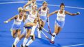 PARIJS - Nederlandse hockeysters vieren de 1-1 tijdens de finale hockey tegen China, op de Olympische Spelen. ANP ROBIN VAN LONKHUIJSEN