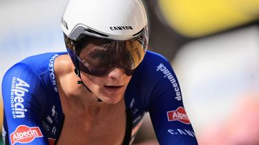 2023-07-18 15:55:40 epa10753628 Dutch rider Mathieu van der Poel of team Alpecin-Deceuninck in action during the 16th stage of the Tour de France 2023, a 22.4kms individual time trial (ITT) from Passy to Combloux, France, 18 July 2023.  EPA/CHRISTOPHE PETIT TESSON
