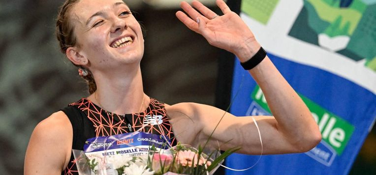 Netherlands' athlete Femke Bol celebrates after winning the women's 800m final during the Athlelor indoor meeting at L'Anneau athletics hall in Metz on February 8, 2026.
 On October 10, 2025, Femke Bol announced her retirement from the 400-meter hurdles, the event in which she is a two-time world champion. The 25-year-old athlete then announced her intention to focus on the 800 meters.
Jean-Christophe VERHAEGEN / AFP