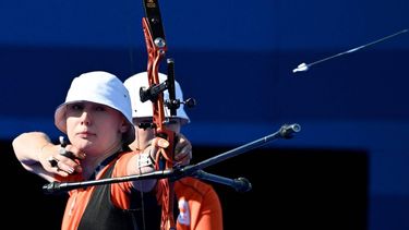 Netherlands' Quinty Roeffen competes in the Women's Team 1/8 elimination round during the Paris 2024 Olympic Games at the Esplanade des Invalides in Paris on July 28, 2024. 
Punit PARANJPE / AFP