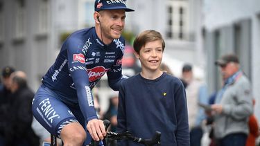 Belgium's Julien Vermote (L) of Alpecin-Fenix poses with a supporter before the start of the one day cycling race 'Marcel Kint Classic' (199km), stage 7 of 11 of the Exterioo Cycling Cup, from Kortrijk to Zwevegem, on May 29 2022.  
DAVID STOCKMAN / BELGA / AFP