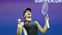 Poland's Iga Swiatek celebrates her victory over Russia's Anna Kalinskaya during their women's singles third round match on day seven of the US Open tennis tournament at the USTA Billie Jean King National Tennis Center in New York City, on August 30, 2025. 
CHARLY TRIBALLEAU / AFP