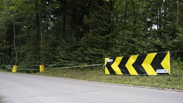 epa11628330 The suspected accident site on the descent down to Kuesnacht, where Swiss cyclist Muriel Furrer crashed on the previous day, in Kuesnacht, Switzerland, 27 September 2024. Swiss U19 rider Muriel Furrer crashed in the junior women's race for reasons that are still unclear. She is in a very critical condition.  EPA/TIL BUERGY