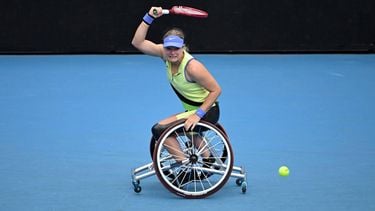 epa12693803 Diede De Groot of the Netherlands in action during the women’s wheelchair singles final against Xiaohui Li of China on day 14 of the 2026 Australian Open tennis tournament at Melbourne Park in Melbourne, Australia, 31 January 2026.  EPA/JAMES ROSS AUSTRALIA AND NEW ZEALAND OUT
