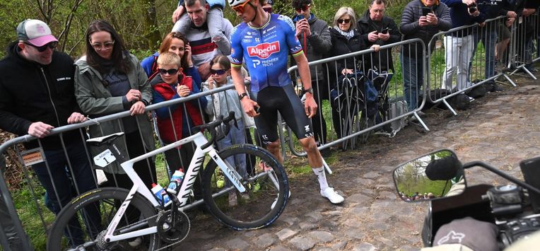Alpecin-Premier Tech's Dutch rider Mathieu van der Poel waits to change his bike after a flat tire at the 'Trouée d’Arenberg' cobblestone sector (Arenberg trench) during the 123rd edition of the Paris-Roubaix one-day classic cycling race, 258.3 km between Compiègne and Roubaix, northern France, on April 12, 2026.  
Etienne GARNIER / POOL / AFP