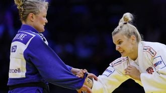 Croatia's Lara Cvjetko (white) competes against Netherlands' Sanne Van Dijke in the women's under 70 kg round of 32 at the World Judo Championships in Baku on October 8, 2026. 
Anne-Christine POUJOULAT / AFP