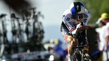 Red Bull - BORA - hansgrohe team's German rider Florian Lipowitz cycles during the 16th stage of the 113th edition of the Tour de France cycling race, 26,1 km time trial between Évian-les-Bains and Thonon-les-Bains in the French Alps, on July 21, 2026. 
Loic VENANCE / AFP