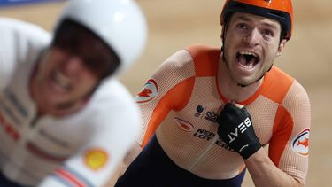 2023-08-08 22:00:11 Netherlands' Yoeri Havik celebrates winning the men's Elite Madison race at the UCI Cycling World Championships in Glasgow, Scotland on August 8, 2023. 
Adrian DENNIS / AFP