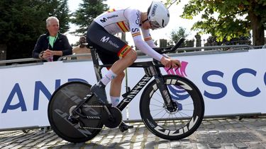 epa10791886 Ivan Romeo Abad of Spain competes in the Men Under 23 Individual Time Trial at the UCI Cycling World Championships 2023 in Glasgow, Britain, 09 August 2023.  EPA/ROBERT PERRY