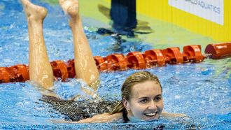 2023-07-23 20:41:52 FUKUOKA - Ariarne Titmus uit Australie wint de finale van de 400 vrije slag tijdens het WK Zwemmen in Japan. ANP KOEN VAN WEEL