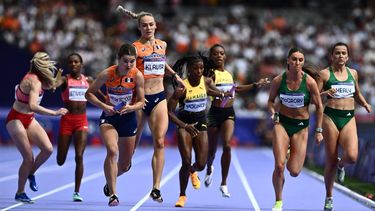 Netherlands' Myrte van der Schoot leads in the women's 4x400m relay heat of the athletics event at the Paris 2024 Olympic Games at Stade de France in Saint-Denis, north of Paris, on August 9, 2024. 
Jewel SAMAD / AFP