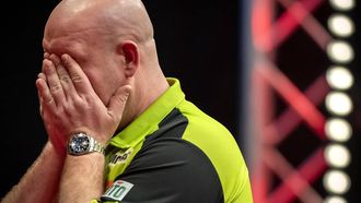 2023-04-30 21:34:03 LEEUWARDEN - Michael van Gerwen tijdens de halve finale tijdens het Dutch Darts Championship 2023 in het WTC Leeuwarden. Dit darttoernooi is de zesde Europese tour georganiseerd door de Professional Darts Corporation (PDC). ANP SANDER KONING