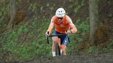 HULST - Wielrenner Mathieu van der Poel in actie tijdens het WK veldrijden in het Zeeuwse Hulst. IRIS VAN DEN BROEK / ANP