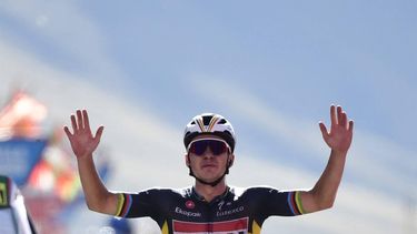 2023-09-09 17:28:50 Team Quick Step's Belgian rider Remco Evenepoel celebrates winning the stage 14 of the 2023 La Vuelta cycling tour of Spain, a 156,2 km race between Sauveterre-de-Bearn and Larra Belagua, on September 9, 2023. 
ANDER GILLENEA / AFP