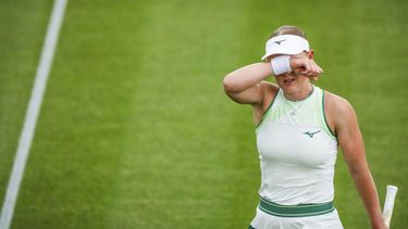 DEN BOSCH - Suzan Lamens tijdens de WTA-enkelspelwedstrijd tegen Anastasia Potapova op het Libéma Open 2026. Het gecombineerde ATP/WTA-toernooi wordt gehouden op het evenemententerrein van het voormalige autothemapark Autotron. FREEK VAN DEN BERGH / ANP