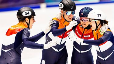 GDANSK - Selma Poutsma, Xandra Velzeboer, Kay Huisman en Teun Boer tijdens de finale op de 2000 meter mxied team relay op de vierde en laatste dag van de EK shorttrack. ANP IRIS VAN DEN BROEK