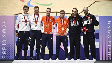 (L/R): Silver medallists Britain pilot Christopher Latham and Stephen Bate, Gold medallists Netherlands' Patrick Bos and pilote Tristan Bangman and Bronze medallists Italy's pilot Davide Plebani and Lorenzo Bernard celebrate on the podium of the men's B 4000m cycling individual pursuit track event during the Paris 2024 Paralympic Games at The Saint-Quentin-en-Yvelines National Velodrome in Montigny-le-Bretonneux, south-west of Paris on August 29, 2024. 
JULIEN DE ROSA / AFP