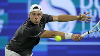 epa12778742 Tallon Griekspoor of the Netherlands in action during his Men's Singles quarter-final match against Jakub Mensik of Czech Republic at the Dubai Tennis ATP Championships in Dubai, United Arab Emirates, 26 February 2026.  EPA/ALI HAIDER