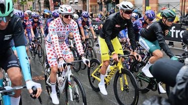 epa12221995 Slovenian rider Tadej Pogacar (L) of UAE Team Emirates and Dutch rider Mathieu Van Der Poel (R) of Alpecin - Deceuninck in action during the 3rd stage of the Tour de France cycling race over 178.3km from Valenciennes to Dunkerque, France, 07 July 2025.  EPA/CHRISTOPHE PETIT TESSON