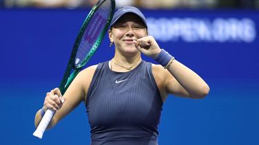 USA's Amanda Anisimova celebrates after defeating Brazil's Beatriz Haddad Maia during their women's singles round of 16 tennis match on day nine of the US Open tennis tournament at the USTA Billie Jean King National Tennis Center in New York City, on September 1, 2025. 
CHARLY TRIBALLEAU / AFP