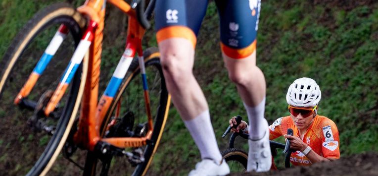 HULST - Ceylin Alvarado in actie tijdens het wereldkampioenschap veldrijden. Het is de tiende keer dat Nederland de kampioenschappen organiseert. IRIS VAN DEN BROEK / ANP