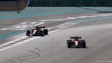 epa11767849 McLaren driver Lando Norris (R) of Britain and McLaren young driver Patricio O'Ward of Mexico in action during the Formula One post-season test session at the Yas Marina Circuit racetrack in Abu Dhabi, United Arab Emirates, 10 December 2024.  EPA/ALI HAIDER