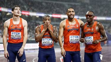TOKIO - (l-r) Jonas Phijffers, Ramsey Angela, Terrence Agard, Liemarvin Bonevacia tijdens de finale van de 4x400 meter estafette voor mannen tijdens de WK atletiek in het Japan National Stadium. ANP ROBIN VAN LONKHUIJSEN