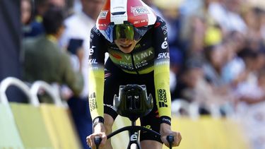 epa12227296 Danish rider Jonas Vingegaard of Team Visma-Lease a Bike crosses the finish line of the 5th stage of the Tour de France cycling race, an Individual Time Trial over 33km in Caen, France, 09 July 2025.  EPA/MARTIN DIVISEK