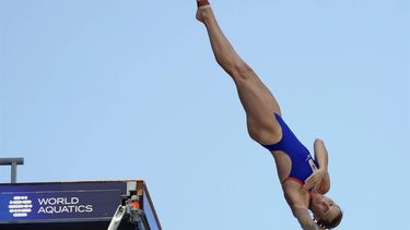 2023-07-25 12:32:54 epa10767385 Ginni van Katwijk of the Netherlands competes in the 20m Women of the High Diving events during the World Aquatics Championships 2023 in Fukuoka, Japan, 25 July 2023.  EPA/FRANCK ROBICHON