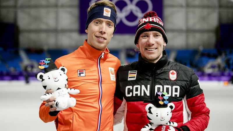 GANGNEUNG - Jorrit Bergsma (L), zilver, en Ted-Jan Bloemen, goud, in de Gangneung Oval tijdens de 10000 meter op de Olympische Winterspelen van Pyeongchang. ANP JERRY LAMPEN