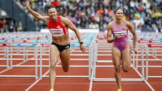 HENGELO - (l-r) Nadine Visser (NED), Pia Skrzyszowska (POL) in actie op het onderdeel 100 meter horden voor vrouwen tijdens de 44e editie van de FBK Games. ANP VINCENT JANNINK