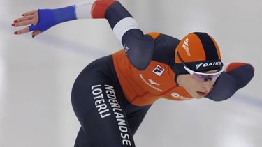 epa11121686 Femke Kok of the Netherlands competes during the Women's 1000 meters race at the ISU Speed Skating World Cup in Quebec City, Quebec, Canada, 02 February 2024.  EPA/CJ GUNTHER