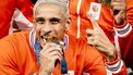 PARIJS - Worthy de Jong met zijn gouden medailles tijdens de medailleceremonie van de 3x3 basketbal finale tussen Nederland en Frankrijk op het Place de la Concorde tijdens de Olympische Spelen. ANP REMKO DE WAAL