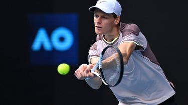 epa11093367 Jannik Sinner of Italy in action against Karen Khachanov of Russia during their 4th round match of the 2024 Australian Open at Melbourne Park in Melbourne, Australia, 21 January 2024.  EPA/LUKAS COCH AUSTRALIA AND NEW ZEALAND OUT