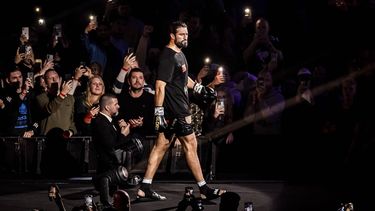 ARNHEM - Kickbokser Jamal Ben Saddik voorafgaand aan zijn gevecht tegen Rico Verhoeven om de wereldtitel in het Gelredome. ANP REMKO DE WAAL
