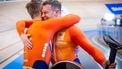 BALLERUP - Harrie Lavreysen wordt gefeliciteerd met zijn overwinning door Jeffrey Hoogland  tijdens de sprint finale op de vierde dag van het WK baanwielrennen in de Ballerup Super Arena. ANP IRIS VAN DEN BROEK