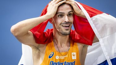 APELDOORN - Samuel Chapple tijdens de 800 meter finale voor mannen op de vierde dag van het EK Indoor atletiek in Omnisport Apeldoorn. ANP IRIS VAN DEN BROEK