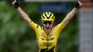 NIJMEGEN - Lieke Nooijen komt over de finish tijdens de wegrace (v) op het NK wielrennen, dat plaatsvindt tijdens de Omloop der Zevenheuvelen. Naast de wedstrijden wordt ook een toertocht georganiseerd, waarvoor iedereen zich kan inschrijven. IRIS VAN DEN BROEK / ANP