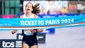 2023-10-15 11:27:16 AMSTERDAM - Anne Luijten komt over de finish van de TCS Amsterdam Marathon 2023. Aan de Marathon van Amsterdam doen een recordaantal van 47.000 lopers mee. ANP IRIS VAN DEN BROEK