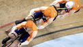 2023-08-03 13:39:00 GLASGOW - Roy van den Berg, Harrie Lavreysen en Jeffrey Hoogland in actie op het onderdeel team sprint tijdens de wereldkampioenschappen baanwielrennen. De Schotse stad is van 3 tot en met 13 augustus het toneel van een wereldkampioenschap met meerdere fiets disciplines. ANP ROBIN VAN LONKHUIJSEN