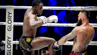 ROTTERDAM - Mory Kromah (links ) in actie tegen Cristian Ristea  tijdens het kickboksgala Glory 103 in Ahoy. ANP ROBIN UTRECHT