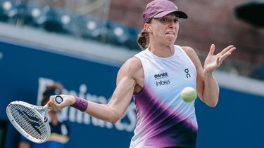 epa13209646 Iga Swiatek of Poland in action against Nadia Podoroska of Argentina during the Women’s Singles second round match of the US Open Tennis Championships in Flushing Meadows, New York, USA, 03 September 2026.  EPA/OLGA FEDOROVA